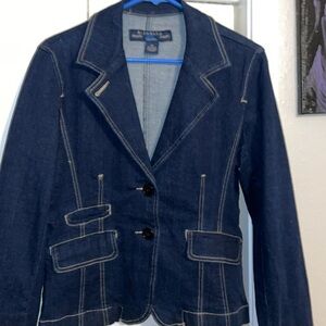 Small jean-like material blazer. Made of spandex and cotton so it’s stretchy!